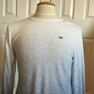Selling a never worn Hollister long sleeve men’s shirt.  Size medium.
